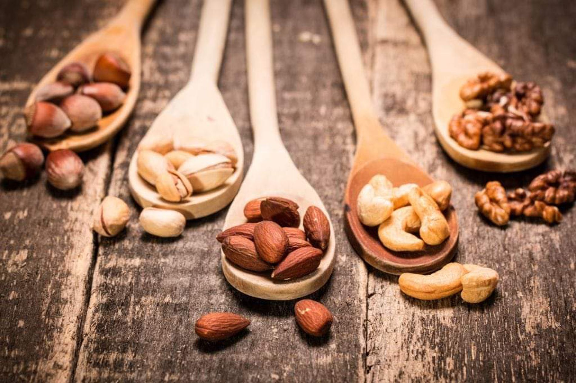 Какие орехи есть при диабете. Какие орехи полезны для диабетиков. Орехи сухофрукты баннер. Nuts. 5 Орехов.