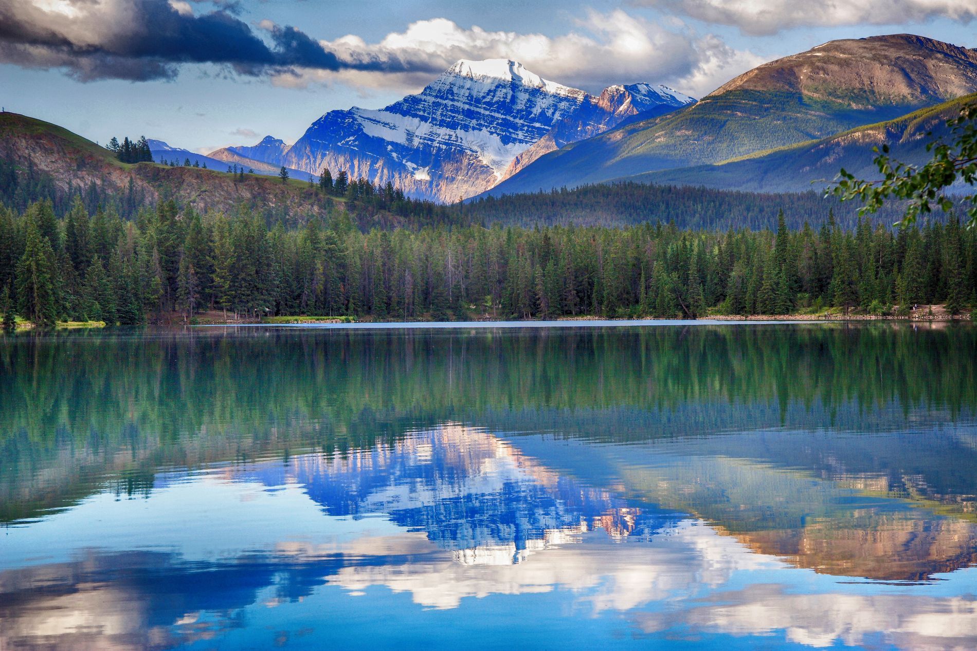 Lac Beauvert Jasper National Park by mrggregg