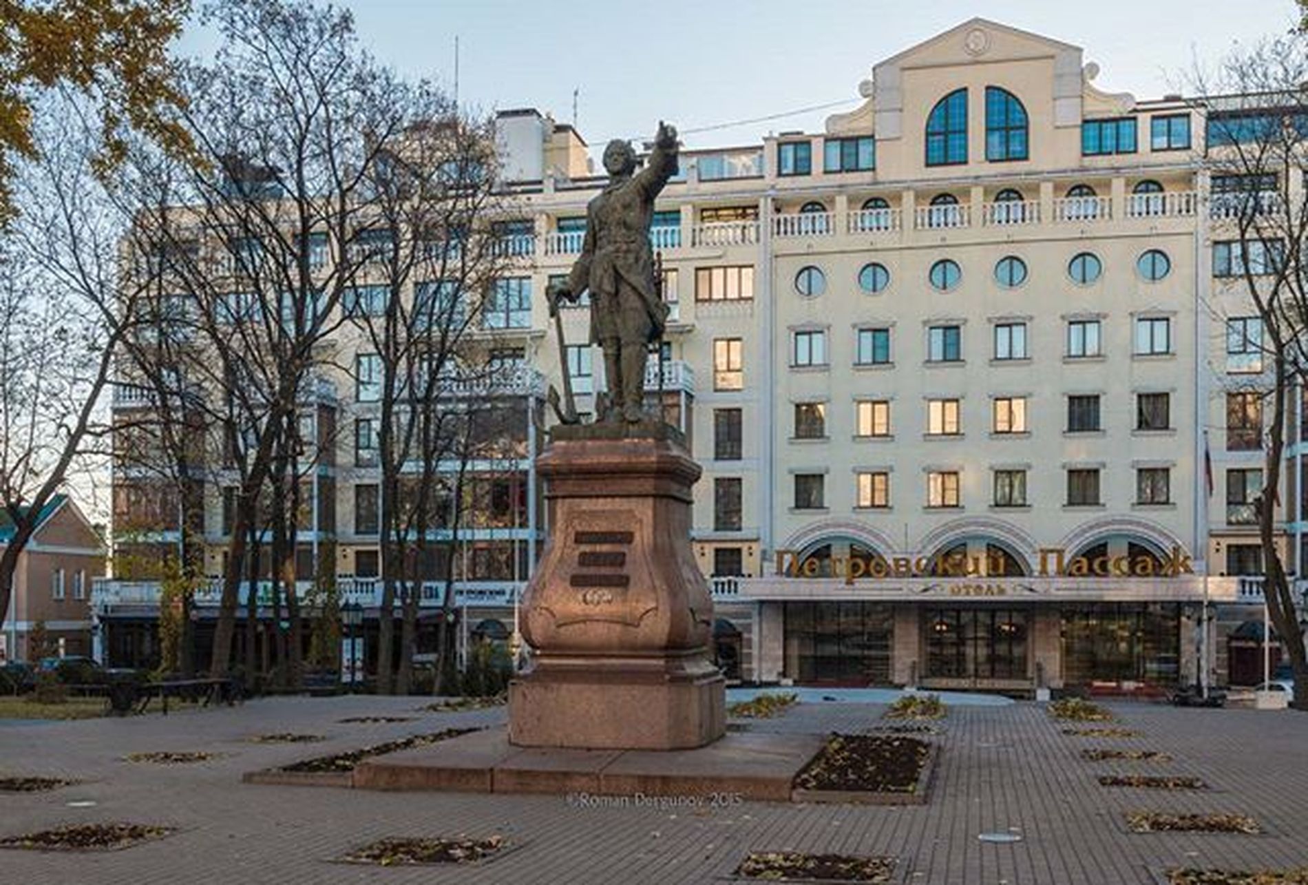 Петра воронеж. Воронежский памятник Петру 1. Памятник Петру в Воронеже. Петр 1 в Воронеже. Воронеж памятник Петру ш.