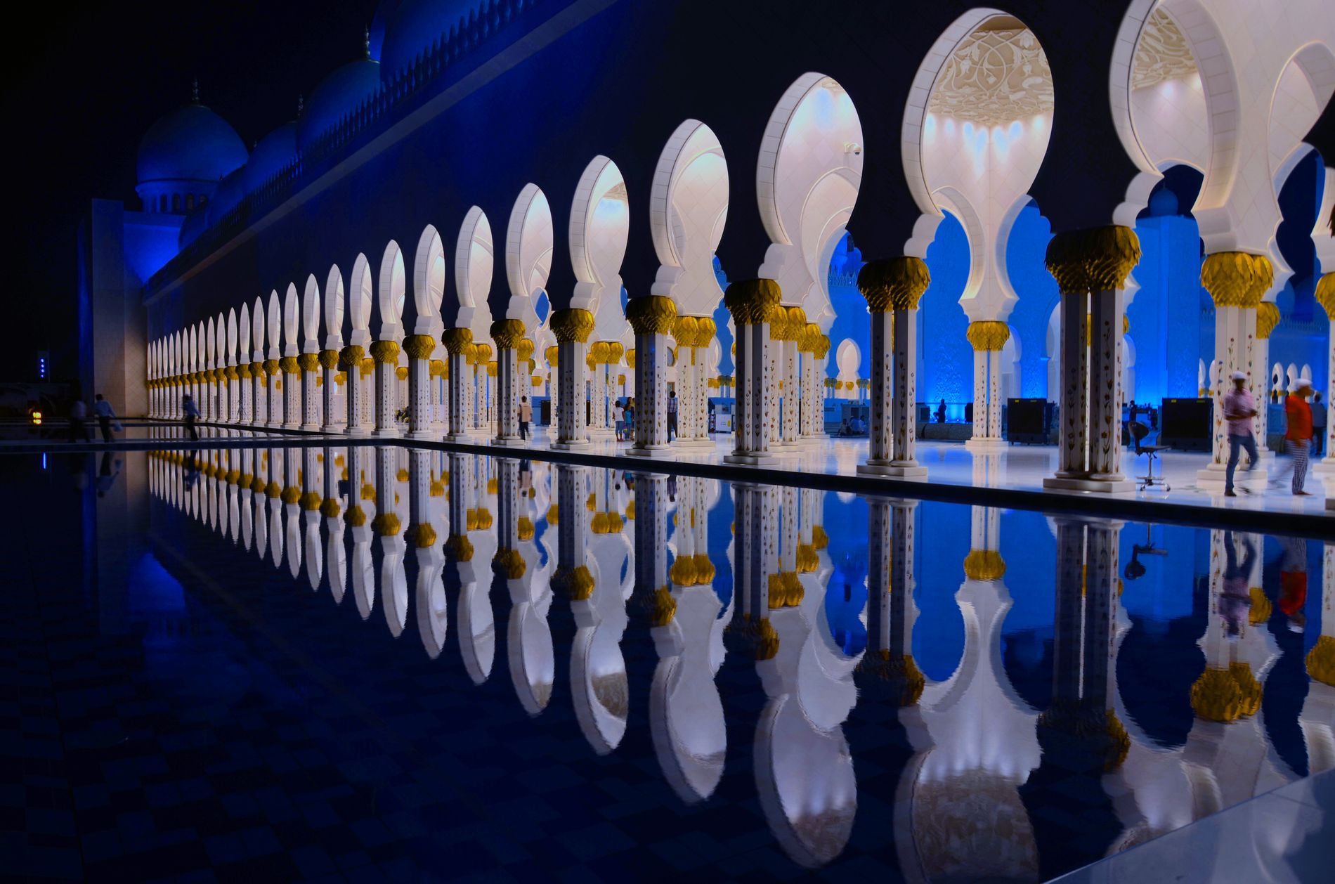 павильон австрии на экспо 2020. ливан бейрут флаг. абу-даби столица. флаг эмиратов дубай. дубай пейзаж.