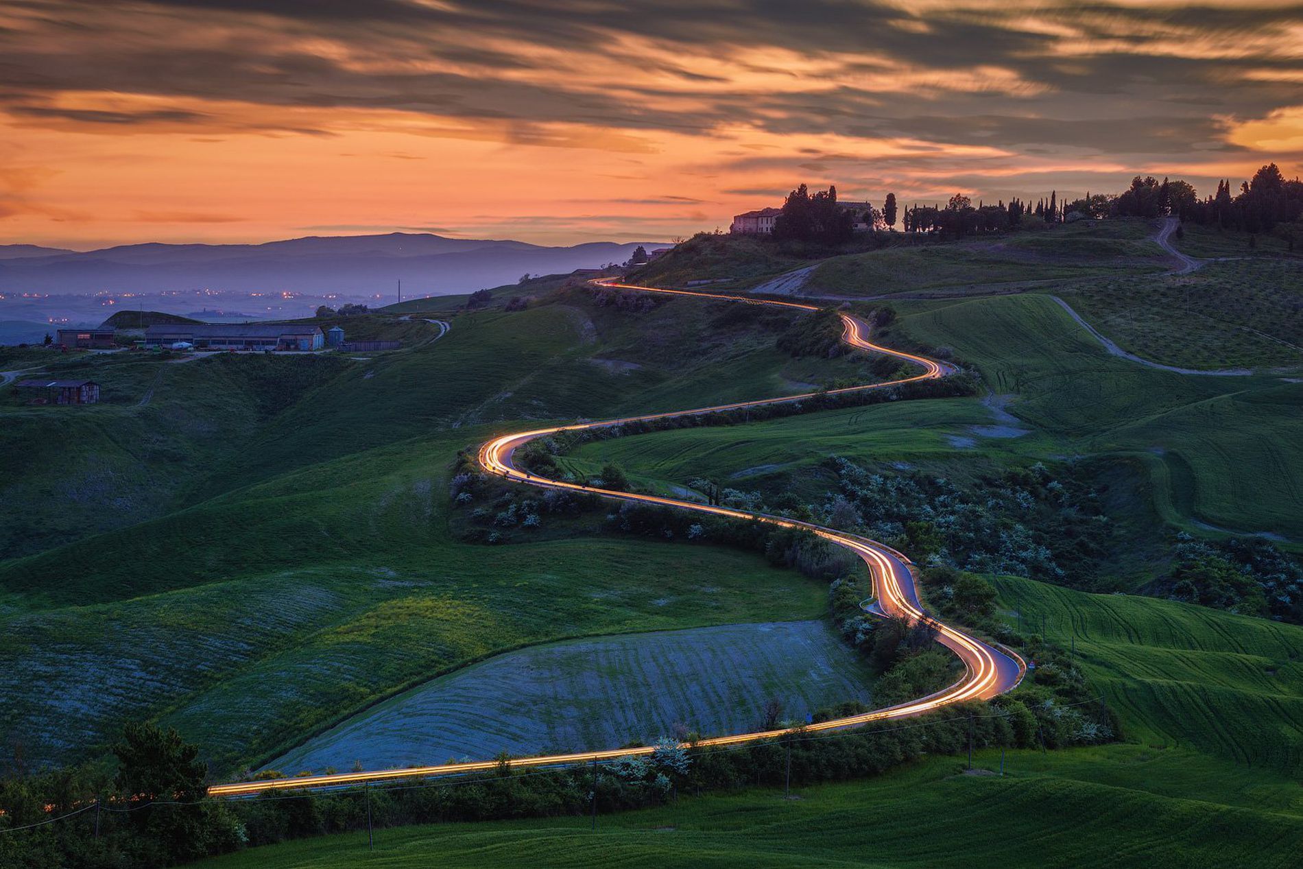 Way italy. Серпантин закат. Зигзагообразный пейзаж. Завораживающе. Зигзаг в природе.