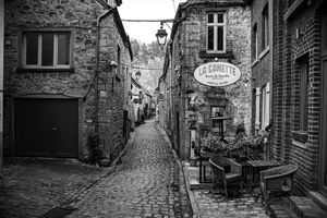 Cobblestone Alley – La Canette (B&W)