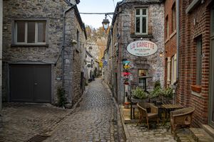 Cobblestone Alley – La Canette (Color)