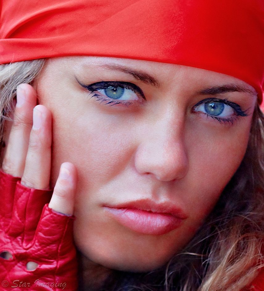 20 Superb Examples Of Spot Color Rocking A Composition