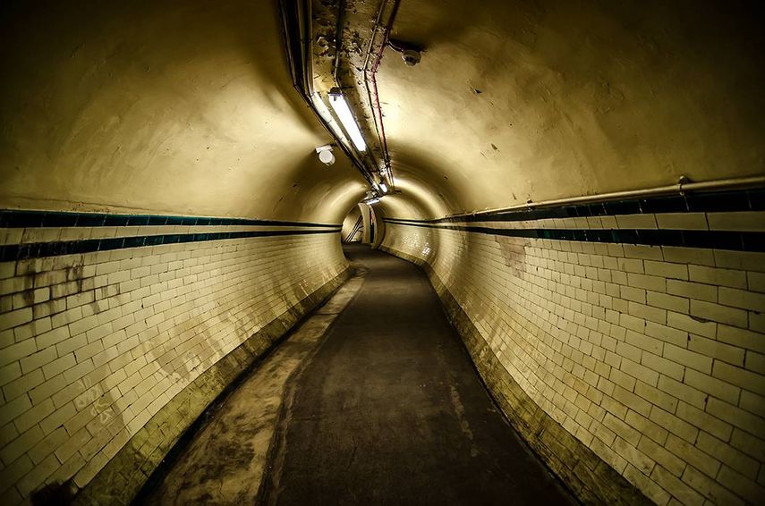 36 Superb Examples of How "Tunnel Vision" can Create Impact in Photography